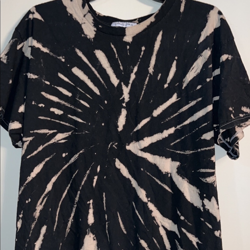 Short sleeve long tee.